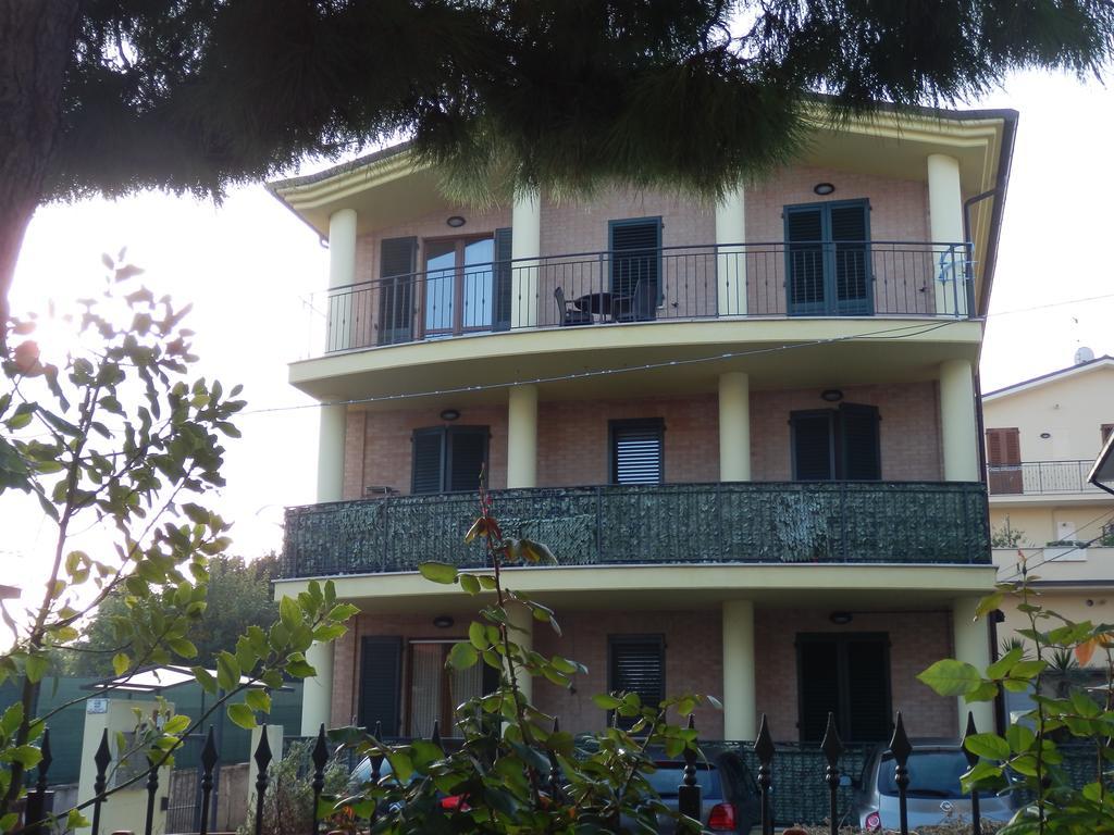 Casavacanze Azzurro Mare Porto SantʼElpidio Buitenkant foto